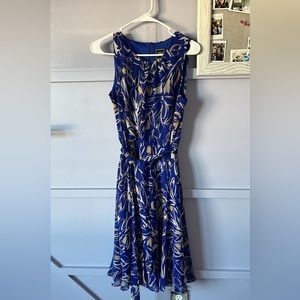 Jessica Howard midi navy blue and tan/white floral dress with tie around waist.
